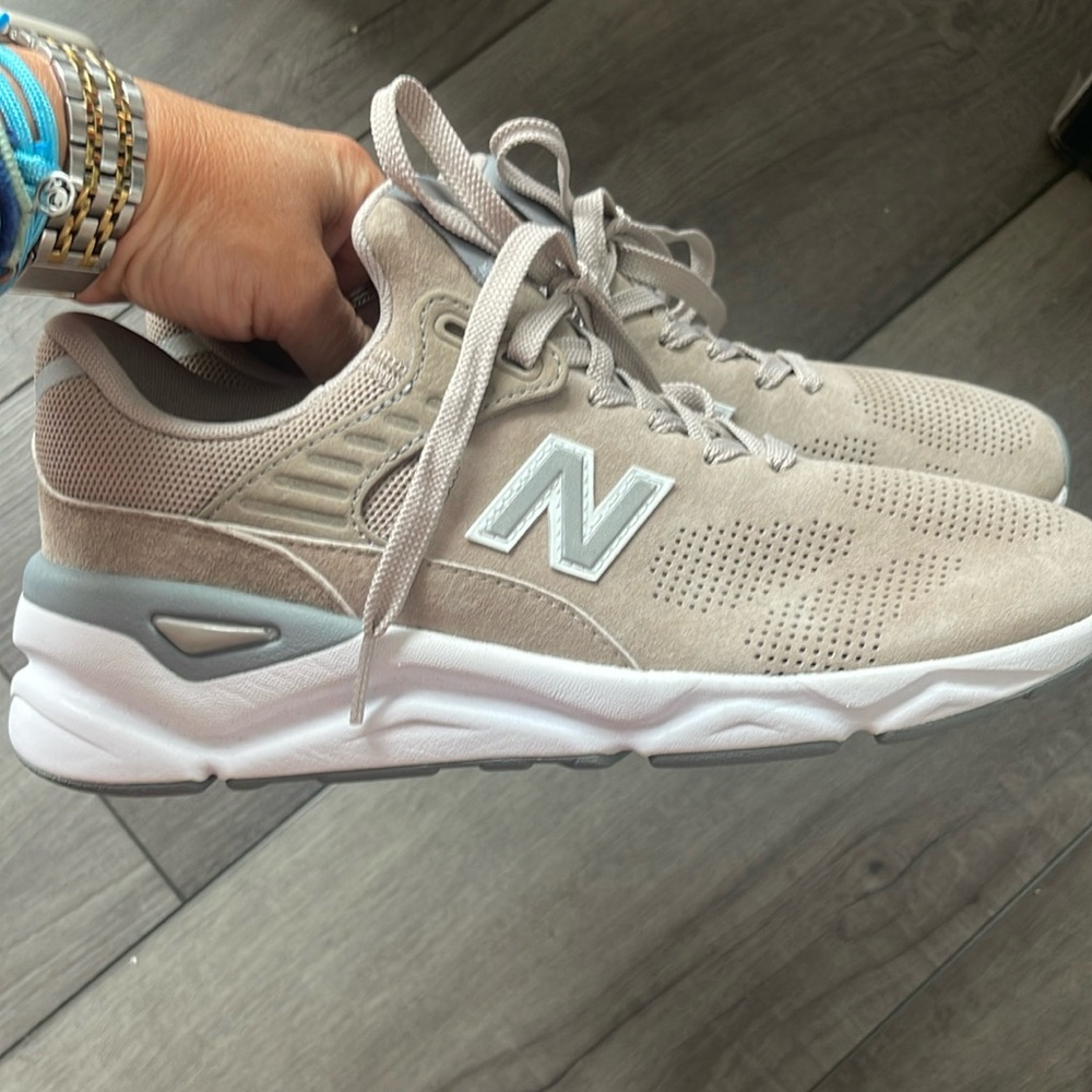 Women’s size 8 new balance x-90 sneakers. NWOT
